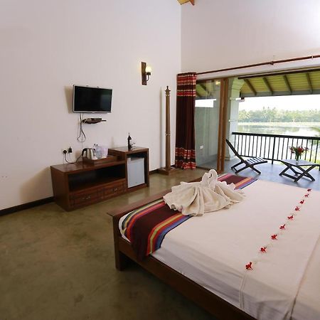 Diya Dahara Lake Resort Yala Exteriér fotografie