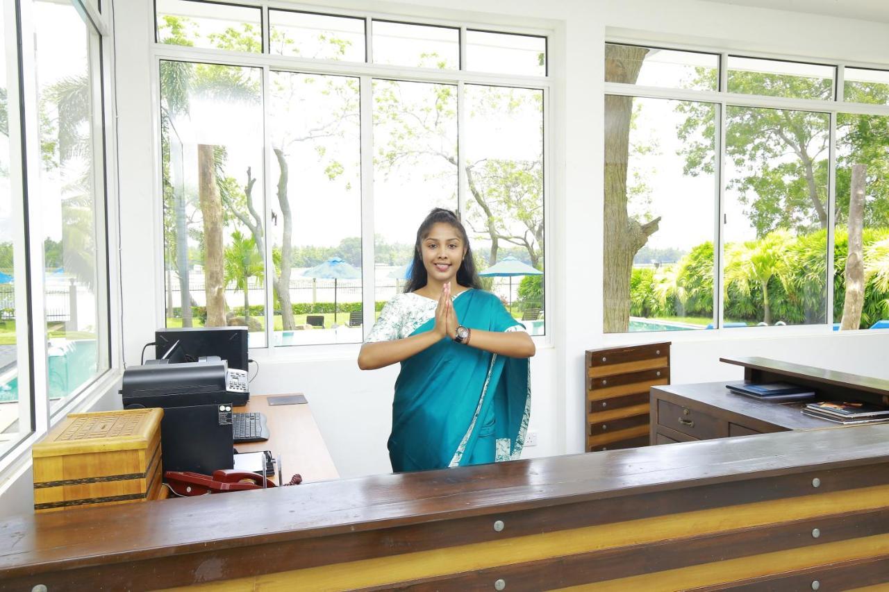 Diya Dahara Lake Resort Yala Exteriér fotografie