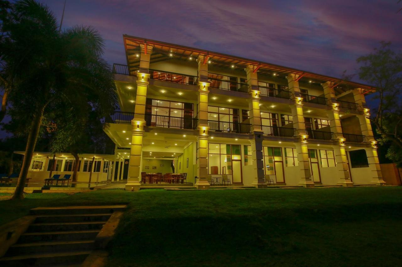 Diya Dahara Lake Resort Yala Exteriér fotografie