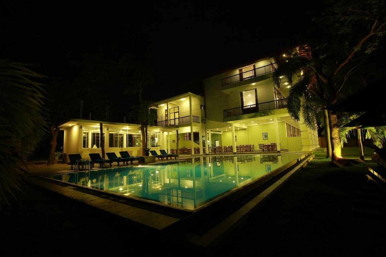 Diya Dahara Lake Resort Yala Exteriér fotografie