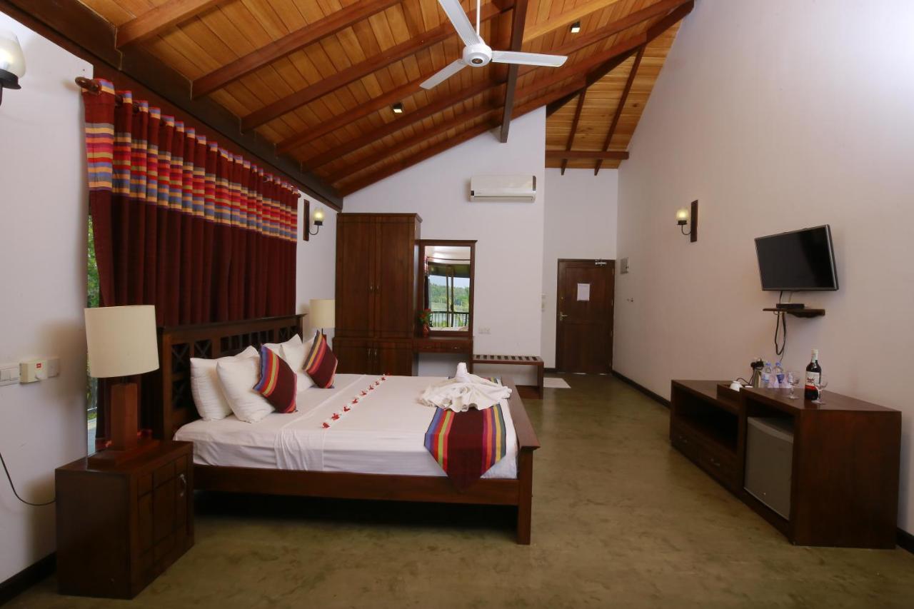 Diya Dahara Lake Resort Yala Exteriér fotografie