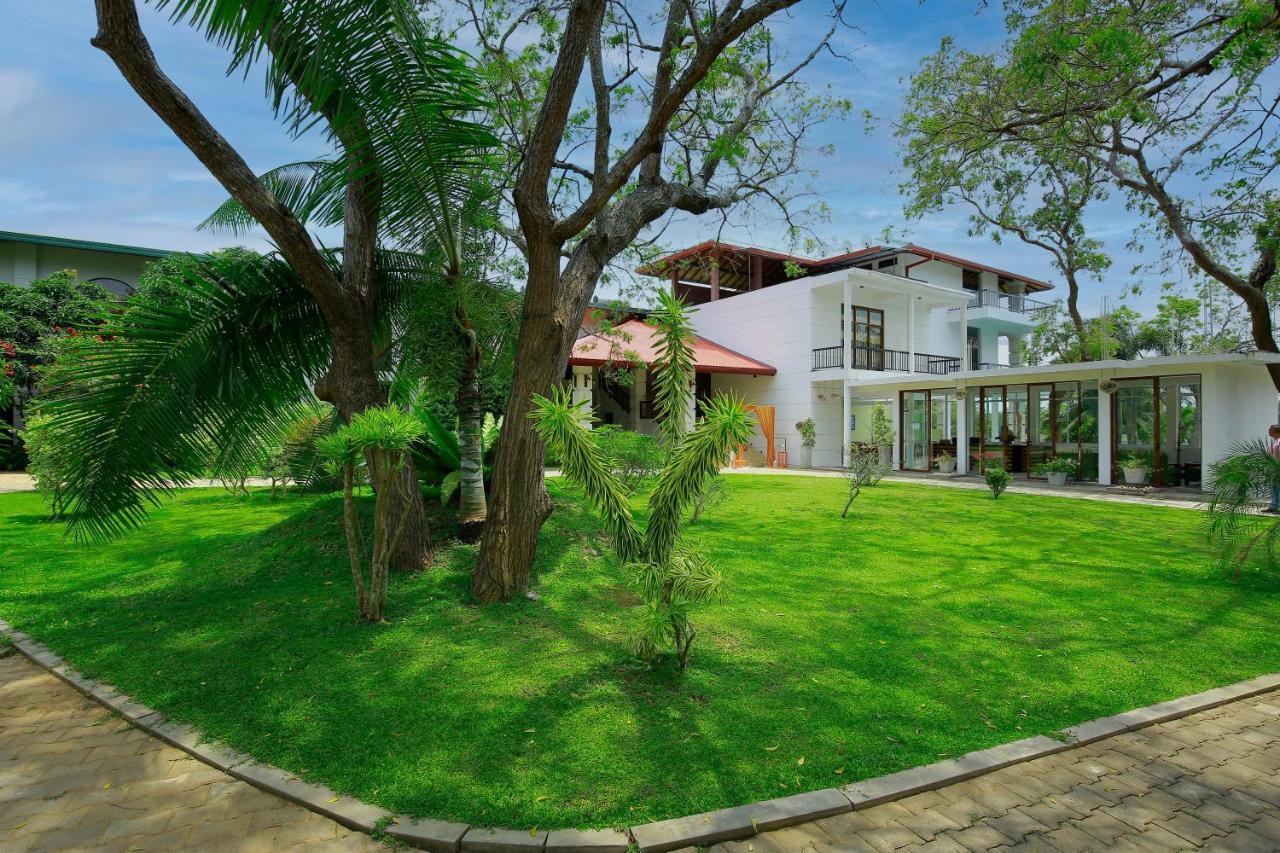 Diya Dahara Lake Resort Yala Exteriér fotografie