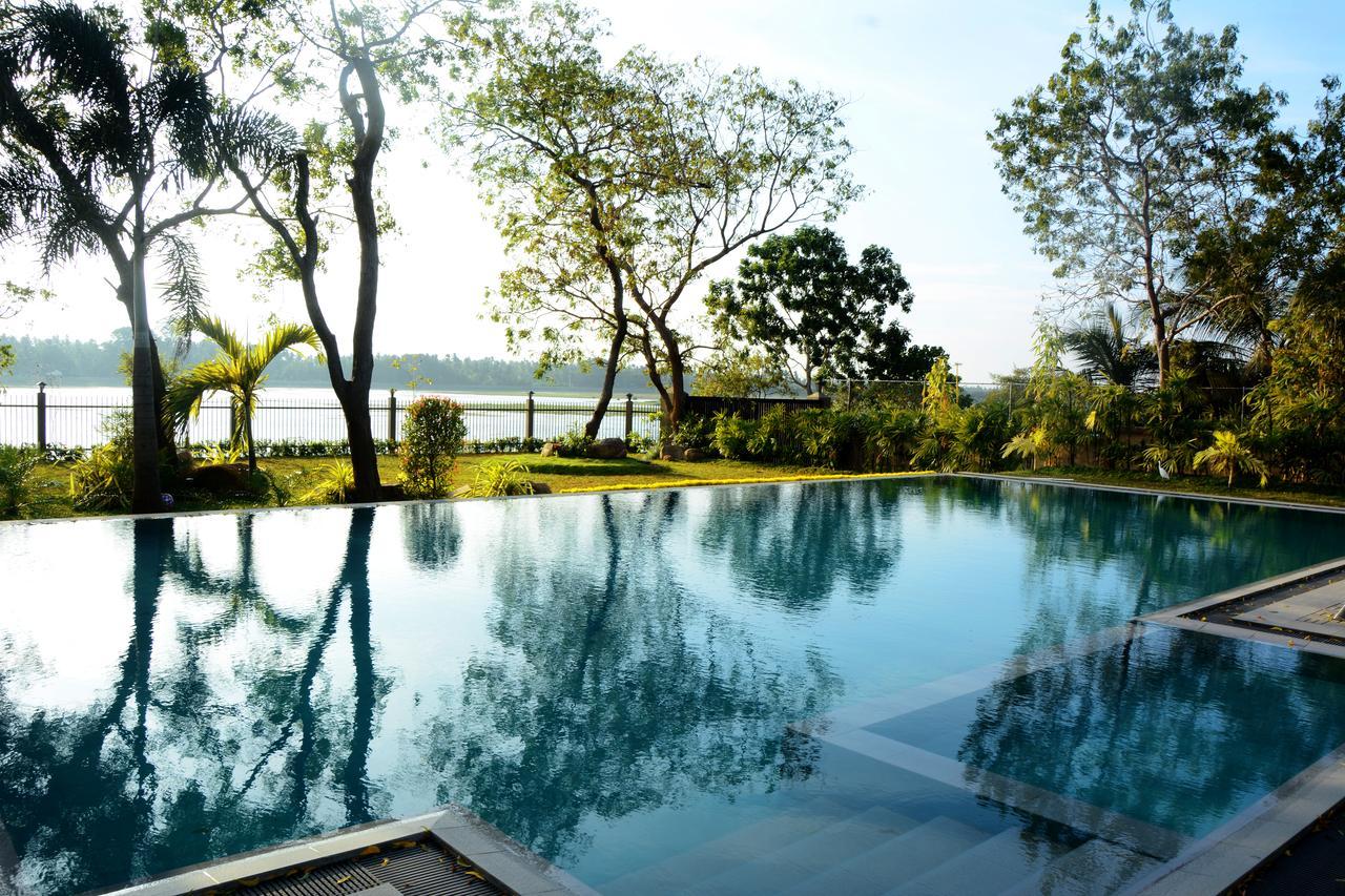Diya Dahara Lake Resort Yala Exteriér fotografie