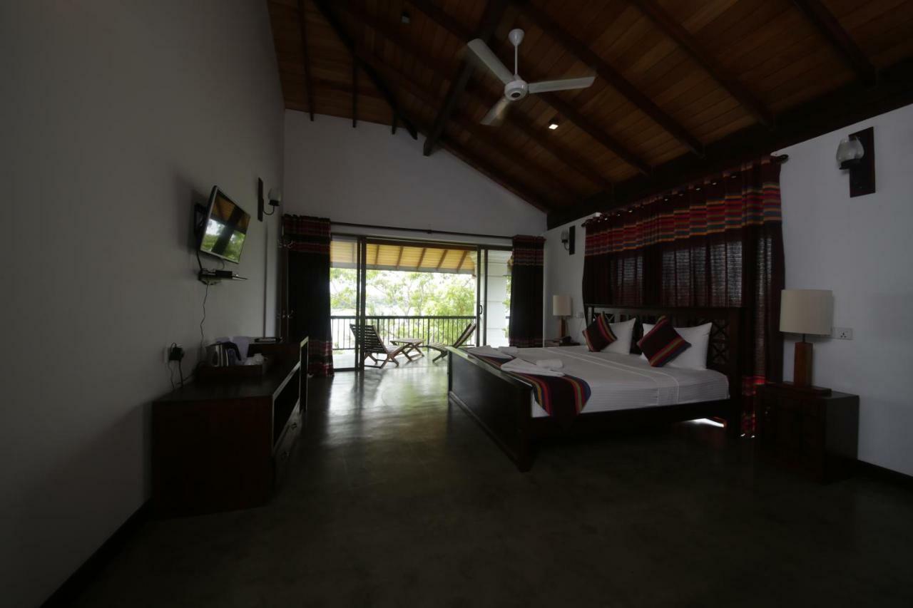 Diya Dahara Lake Resort Yala Exteriér fotografie